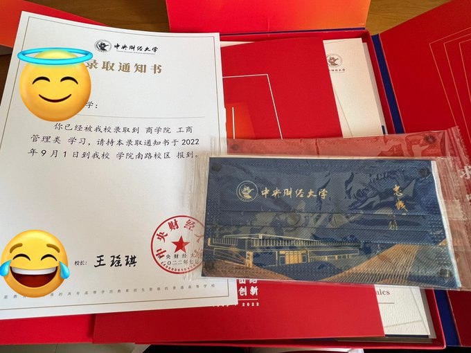 原中央财经大学大一学生，因参加白纸革命与烟花革命被拘捕，现在流亡 亲共的新西兰，家人已经被迫害