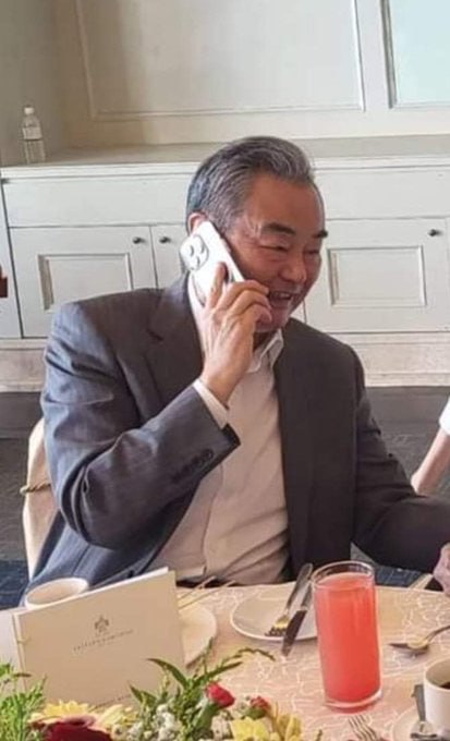 中国国务院下达通知，禁止相关单位人员使用iphone#今日灌肠中国国务院下达通知，禁止相关单位人员使用iphone#今日灌肠