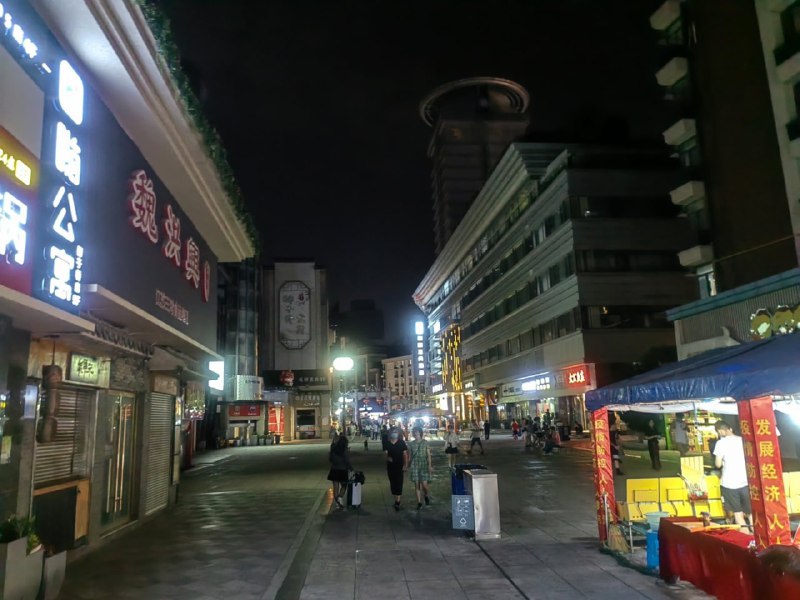 狮子桥商业街（图一）萧条 ，上海盒马跨境（图三）萧条，广东西关上下九路（四）萧条，长沙画龙酒吧街（五）萧条，天津某街（六）萧条投稿By