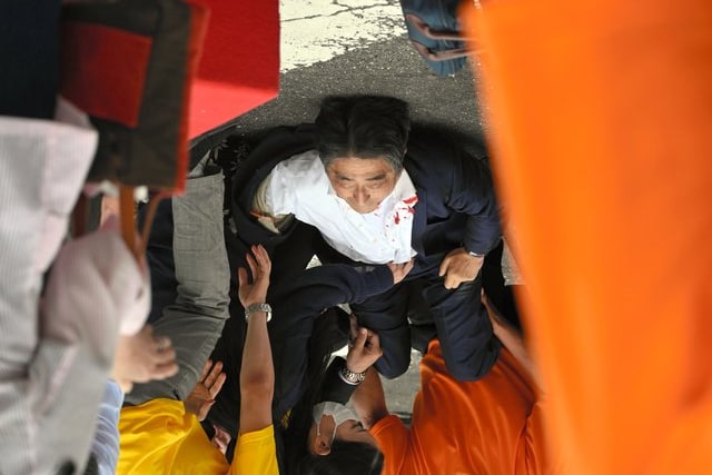 嫌犯 写真 与 安倍遗体投稿By