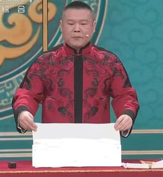 岳云鹏举白纸了😍By