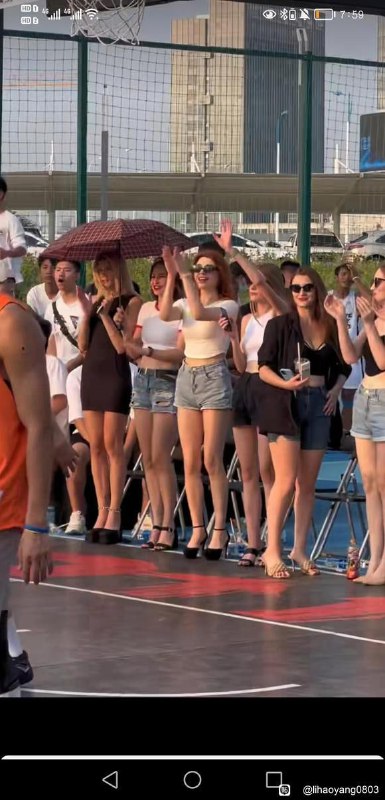 和教育有关系，一场大学篮球赛，两拨人都支持的是中国的队伍，中国人蹲地上玩手机 无精打采 ，老外不管进不进球都热情昂扬和教育有关系，一场大学篮球赛，两拨人都支持的是中国的队伍，中国人蹲地上玩手机 无精打采 ，老外不管进不进球都热情昂扬