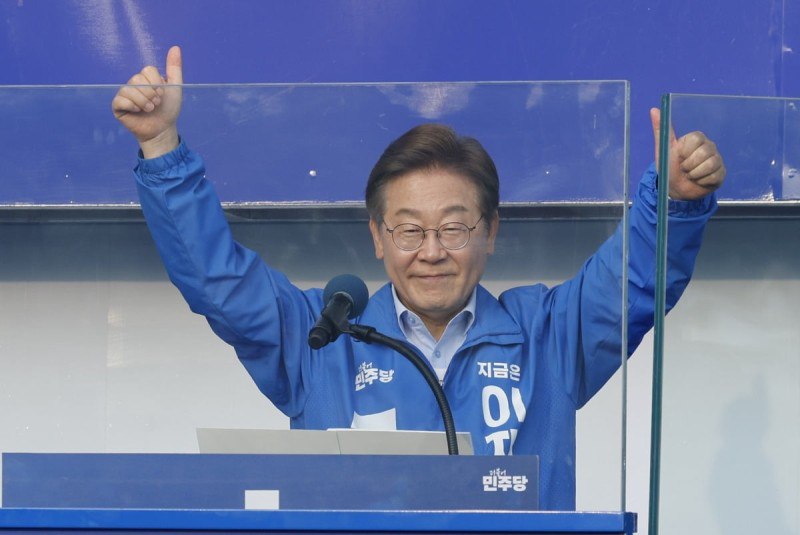 亲中的共同民主党誓言
