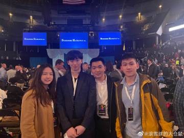 二代们在巴菲特股东大会上By