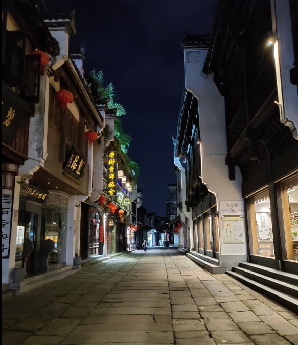 新街口（一）萧条，哈尔滨休闲街（二）萧条，国资控股街（三）萧条，景德镇夜不开店（四）萧条，天津文化街（五）萧条投稿By