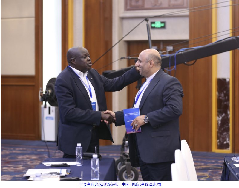 我也希望全世界都能以中国为榜样，发展人权事业