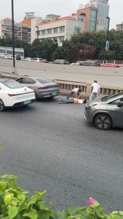 4月12日，广州一网约车司机猝死😎 匿名投稿