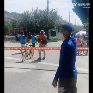 你看昨天还去旅游， 你觉得会打战吗？外交部工会快手号