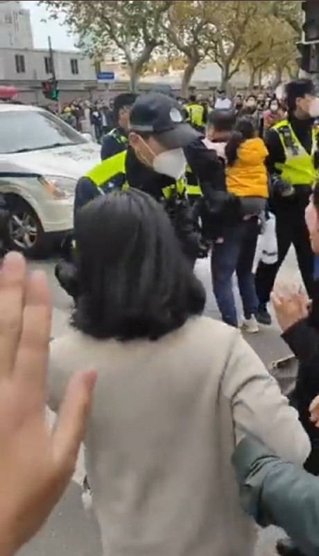 上海市民抗议的一幕