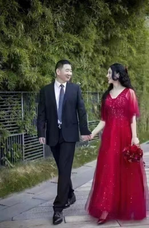 左边是辟谣、 右边是婚纱照 婚礼投稿By