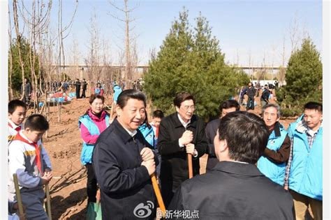 中国 #东方Project 圈子的知名人物暨东方恶俗乡太上皇赵旭升（圈名囧仙）和两名囧卫兵公开模仿图四的三位🇯🇵老英雄，亲自表演亲自乳华