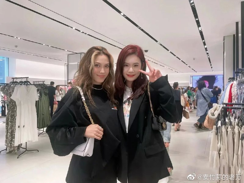 这么多小黄人在 水深火热的英国投稿By