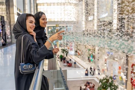 舆论两极化，男的要求女的检点，女的觉得中国是男宝国