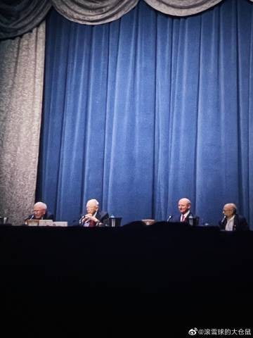 二代们在巴菲特股东大会上By