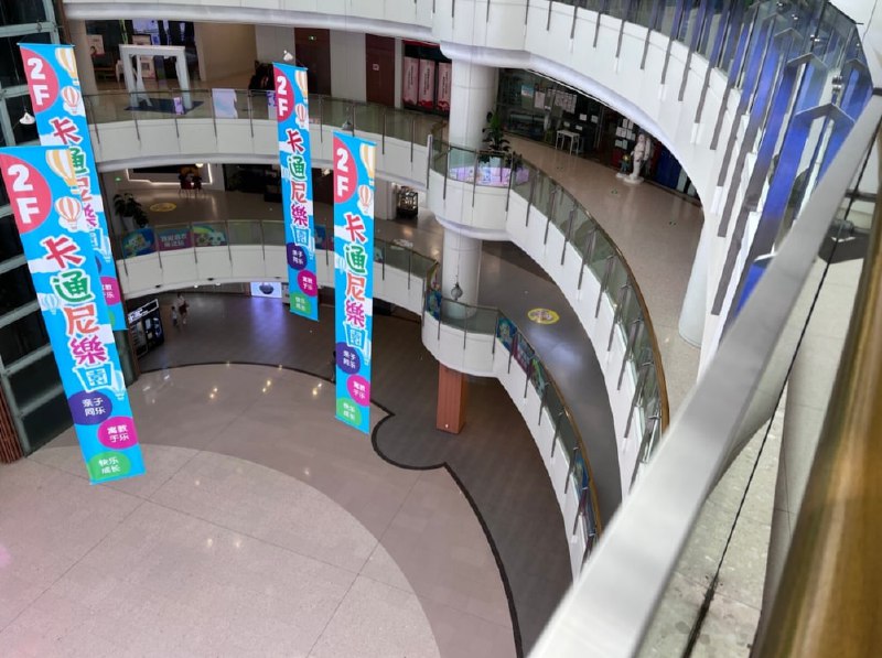 狮子桥商业街（图一）萧条 ，上海盒马跨境（图三）萧条，广东西关上下九路（四）萧条，长沙画龙酒吧街（五）萧条，天津某街（六）萧条投稿By