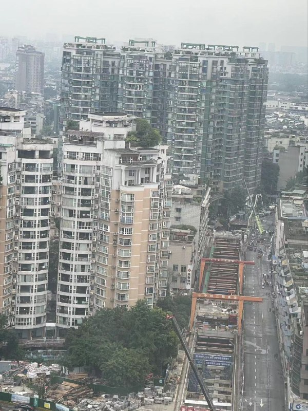 平安大中華，地鐵隨便塌成都地铁在建13号线小南街站工地21日凌晨路面塌陷