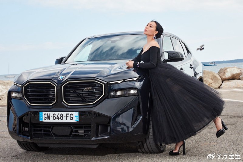 为什么她不开国产车全国政协常委万季飞的女儿，全国人大常委会前委员长万里的孙女