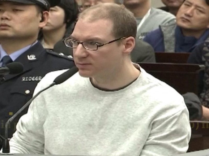 #國際 【人質外交】加拿大人謝倫伯格會見律師 了解死刑覆核程序加拿大人謝倫伯格涉嫌在中國走私毒品被改判死刑案，律師早上到遼寧大連市看守所會見他，講述死刑覆核程序和分析可能出現的結果，為法院二審宣判後的第一次