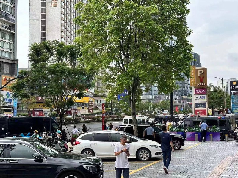 广州海珠区韭菜讨薪，大批晶哥赶到现场止暴制乱