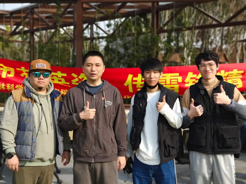 雷锋精神都是次要，钱和名誉才是第一