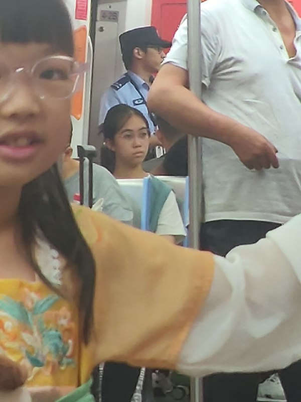 国庆期间 温州s1轻轨有晶哥站岗 此前都没有 不知道为什么🕶️ 匿名投稿国庆期间 温州s1轻轨有晶哥站岗 此前都没有 不知道为什么🕶️ 匿名投稿