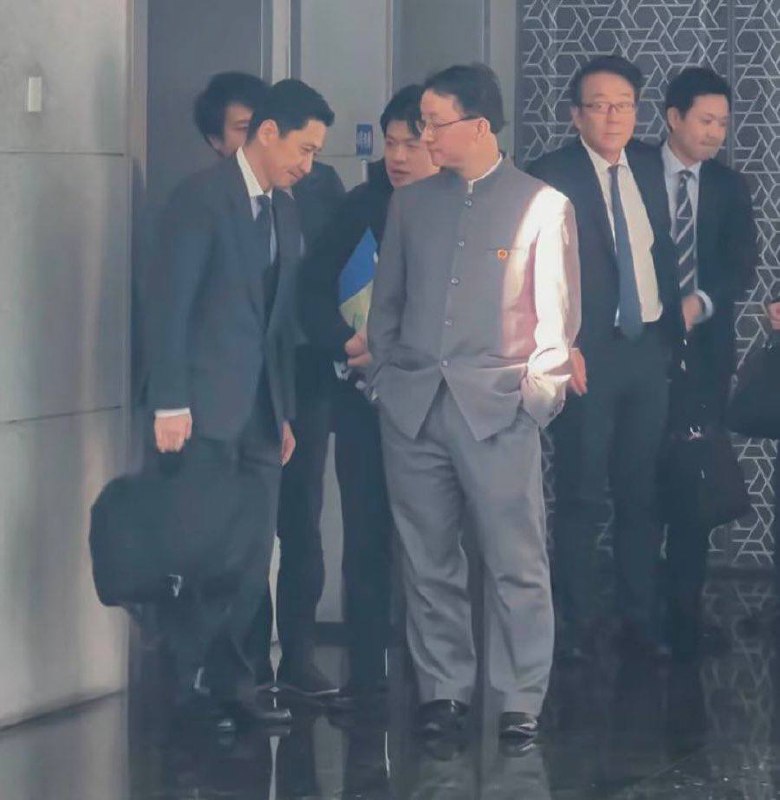 插兜这件事，中俄朝三