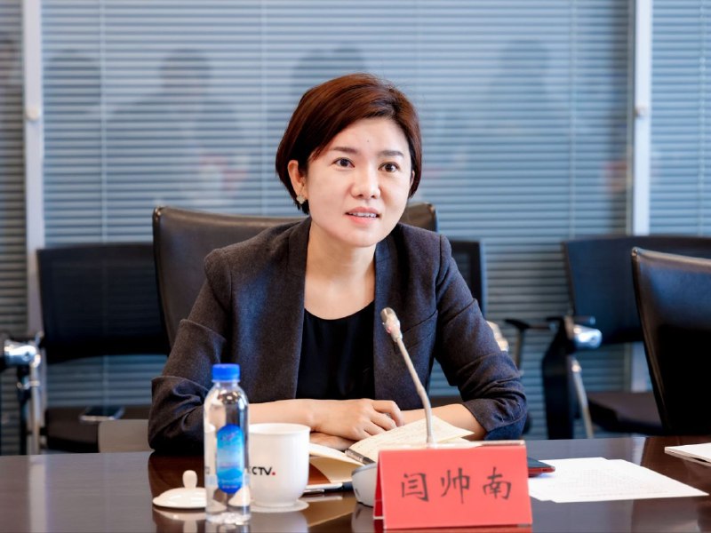 #大自爆运动 又一自称央视员工重磅投稿💣央视内部同工不同酬，台长慎海雄为了保住自己在任不降薪的脸面，给局级干部人均100万年终奖大礼包，派遣员工却只能拿台聘员工一半薪水，年终奖更是为0！他更爆料，台长慎海雄的情妇不是佟丽娅，而是1984年生的 #闫帅南 (图四)，预计将调往财经节目中心！#大自爆运动 又一自称央视员工重磅投稿💣央视内部同工不同酬，台长慎海雄为了保住自己在任不降薪的脸面，给局级干部人均100万年终奖大礼包，派遣员工却只能拿台聘员工一半薪水，年终奖更是为0！他更爆料，台长慎海雄的情妇不是佟丽娅，而是1984年生的 #闫帅南 (图四)，预计将调往财经节目中心！