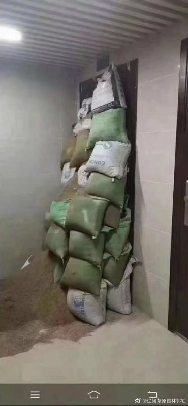 春联太讽刺了😂😂😂中国人年年都想着盼着祝福着国泰民安，安居乐业，可是从没想过怎么实现这个梦想🙈🙈🙈春联太讽刺了😂😂😂中国人年年都想着盼着祝福着国泰民安，安居乐业，可是从没想过怎么实现这个梦想🙈🙈🙈