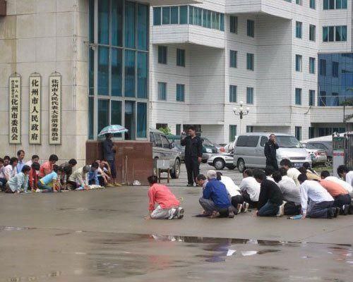 外交部发布重磅视频《不跪！》回应美国关税霸凌再次表明中国态度视频中提到向霸权低头就如同饮鸩止渴只能陷入更加深重的危机中国不跪！🕶️ 匿名投稿#灵活的红线外交部发布重磅视频《不跪！》回应美国关税霸凌再次表明中国态度视频中提到向霸权低头就如同饮鸩止渴只能陷入更加深重的危机中国不跪！🕶️ 匿名投稿#灵活的红线