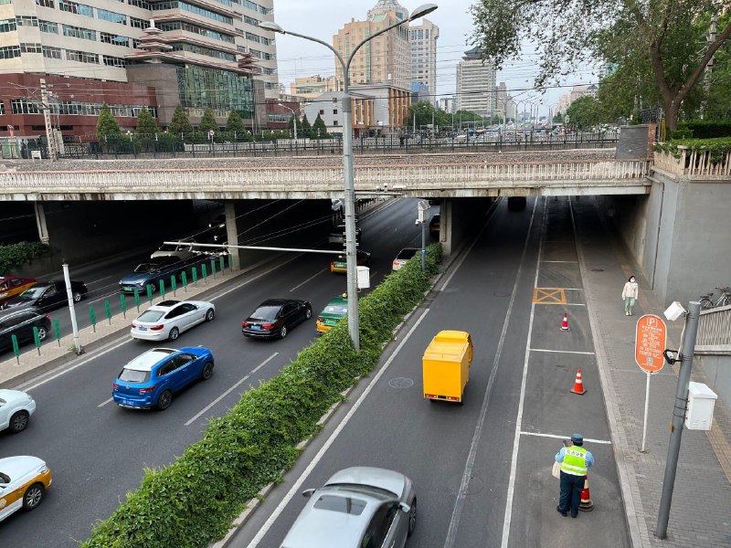 习近平坐京雄城际去雄安考察，因高铁沿途经过北京西城这座桥，周边马路被封死#京城封哥习近平坐京雄城际去雄安考察，因高铁沿途经过北京西城这座桥，周边马路被封死#京城封哥