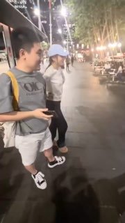 10月1日晚，悉尼Townhall集会现场几名粉红在现场与抗议者理论，期间高喊“习近平万岁”