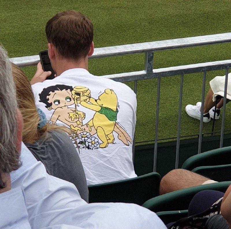 在这件T恤上，我看到了杜美霜和习主席的影子🤔