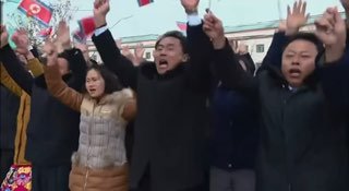 👀 選民 金正恩 來投票了 拿起小本本 筆記 好好記By