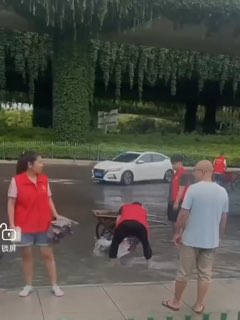 尊敬的网友们，最近，我们了解到有网友对福州的志愿者行为提出质疑