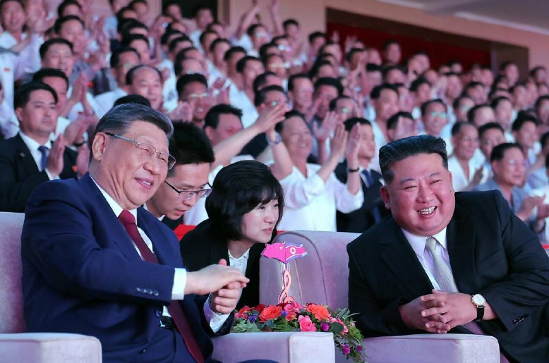 在访问朝鲜文艺演出中