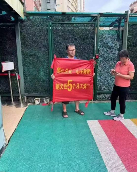 拿墙国K签后的外国劳工be like