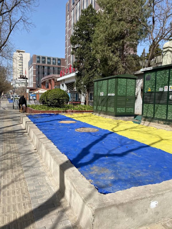 北京工商大学惊现勾罕见北京工商大学惊现勾罕见