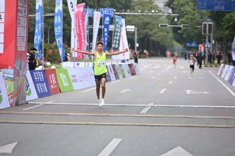 中国五名马拉松运动员验出兴奋剂违规，均放弃B瓶检测，所获得成绩和奖金将会被取消！By