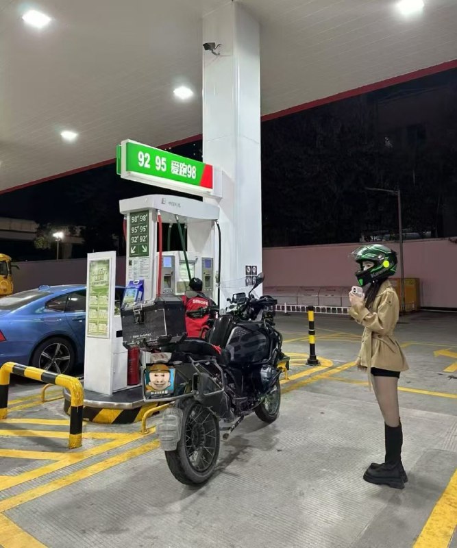 中国一名为大石桥派出所的警察，潜规则女摩托车主，以调查为名将女摩托车主带回派出所强奸！还在网上炫耀装逼！By