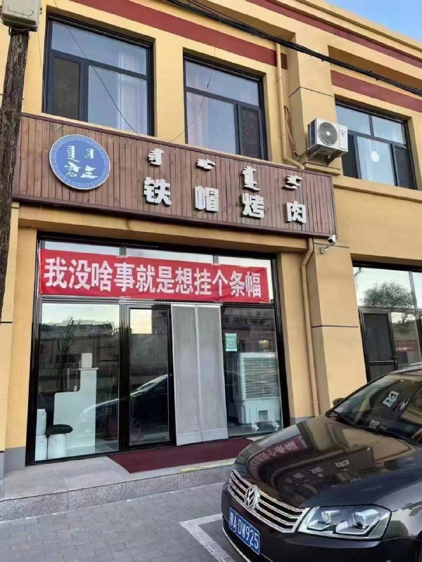 無聲抗議的人依舊絡繹不絕 ⬜️🟥🟥🟥🟥🟥🟥🟥⬜️⬜️🟥🟥🟥🟥🟥🟥🟥⬜️By