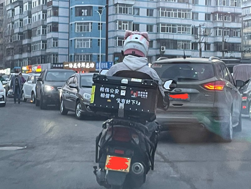 此外卖小哥疑似有点儿