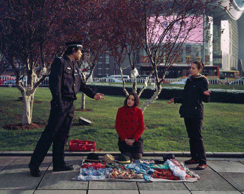 法国摄影师Benoit Cezard 拍摄一组摄影作品《中国2050》作品想象2050年时在中国生活的外国人的状态