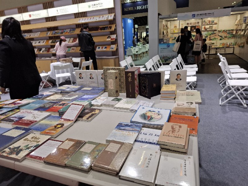 墙墙我要投稿！德国法兰克福书展，到处人山人海，但大家如果想要清静一下的话可以去5.1号场馆中国区