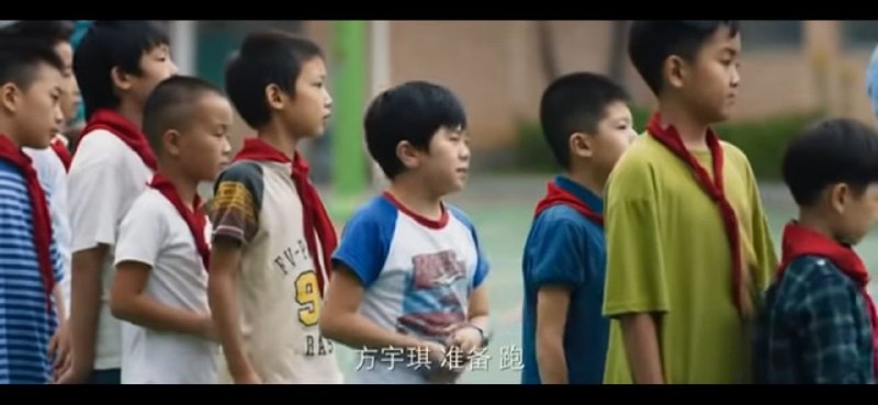 #棋魂真人版辱华全班都戴红领巾，就主角搞特殊不戴，是几个意思？戴红领巾的少先队员就只配当路人甲，不戴红领巾才是天选之子？