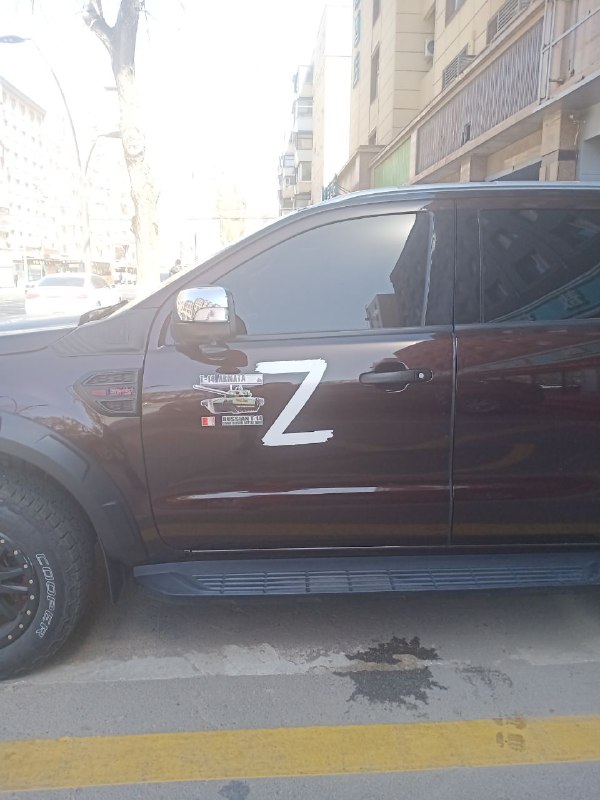 来自东百的黄鹅，鹅爹是z英熊By