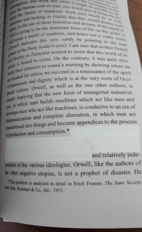 一淘宝用户用户表示，原版《1984》存在部分文字被修正带遮挡的现象