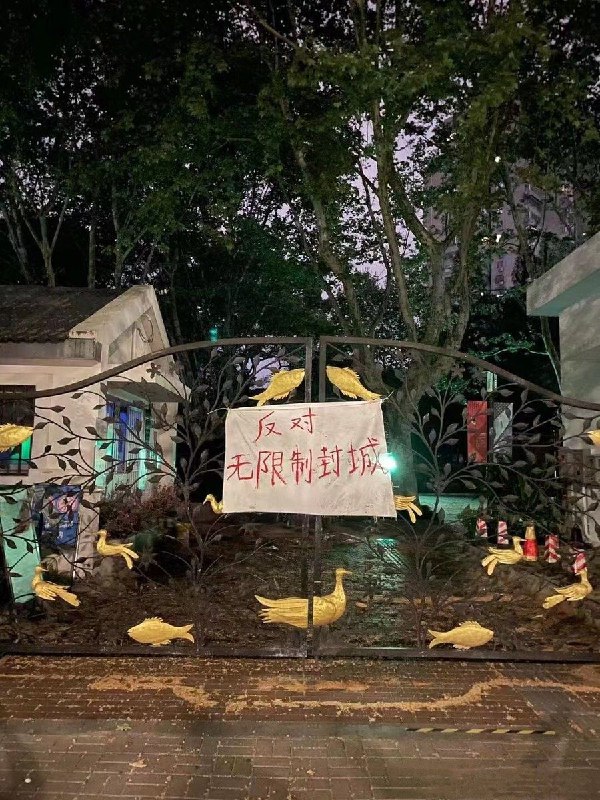 上海的标语（为了保护博主隐私，已将水印进行消除）By