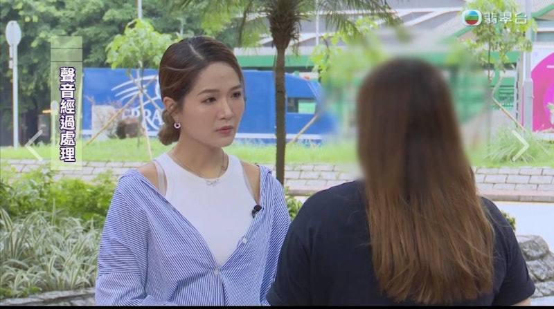 #文化输出 港铁伯伯赶车遭情侣撞晕　好心港女帮忙反被索赔5万再捱告  当时她与丈夫在港铁青衣站乘电梯到月台时，见到老伯与一对情侣赶车时被撞跌，其后老伯晕倒，失去知觉