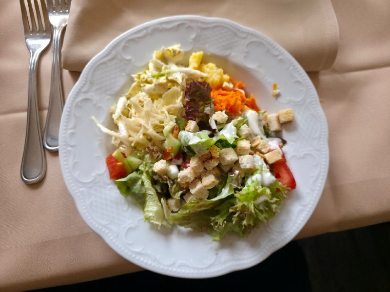 圣诞节宰了头驯鹿🦌吃鹿肉，评价是真心不如冬至东北的饺子，特别是香菇猪又馅的，哈哈哈哈🤣😂#德国美食圣诞节宰了头驯鹿🦌吃鹿肉，评价是真心不如冬至东北的饺子，特别是香菇猪又馅的，哈哈哈哈🤣😂#德国美食