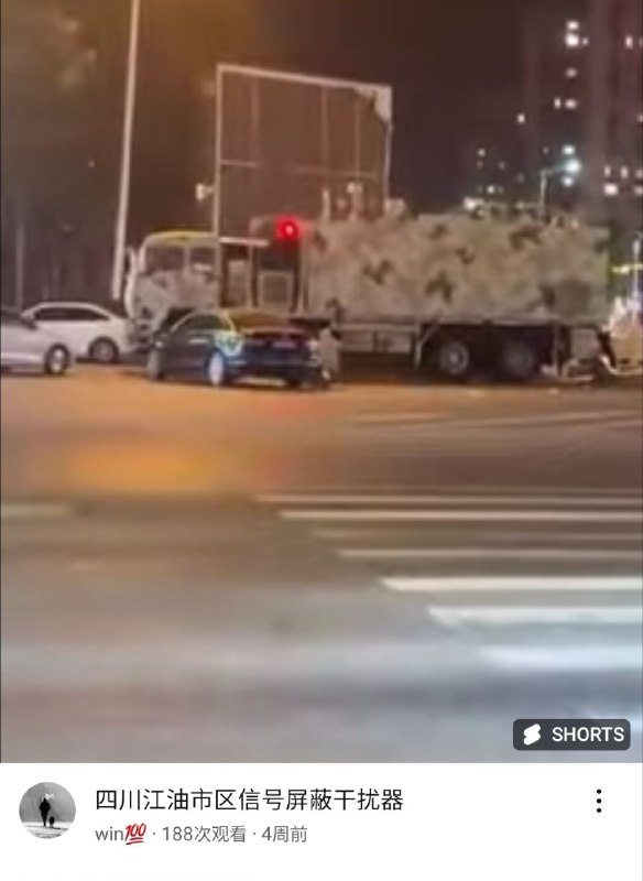 阅兵展示的信号干扰车与当时四川江油事件派发的信号干扰车有80%相似🕶️ 匿名投稿#中国照相馆#江油照相馆阅兵展示的信号干扰车与当时四川江油事件派发的信号干扰车有80%相似🕶️ 匿名投稿#中国照相馆#江油照相馆